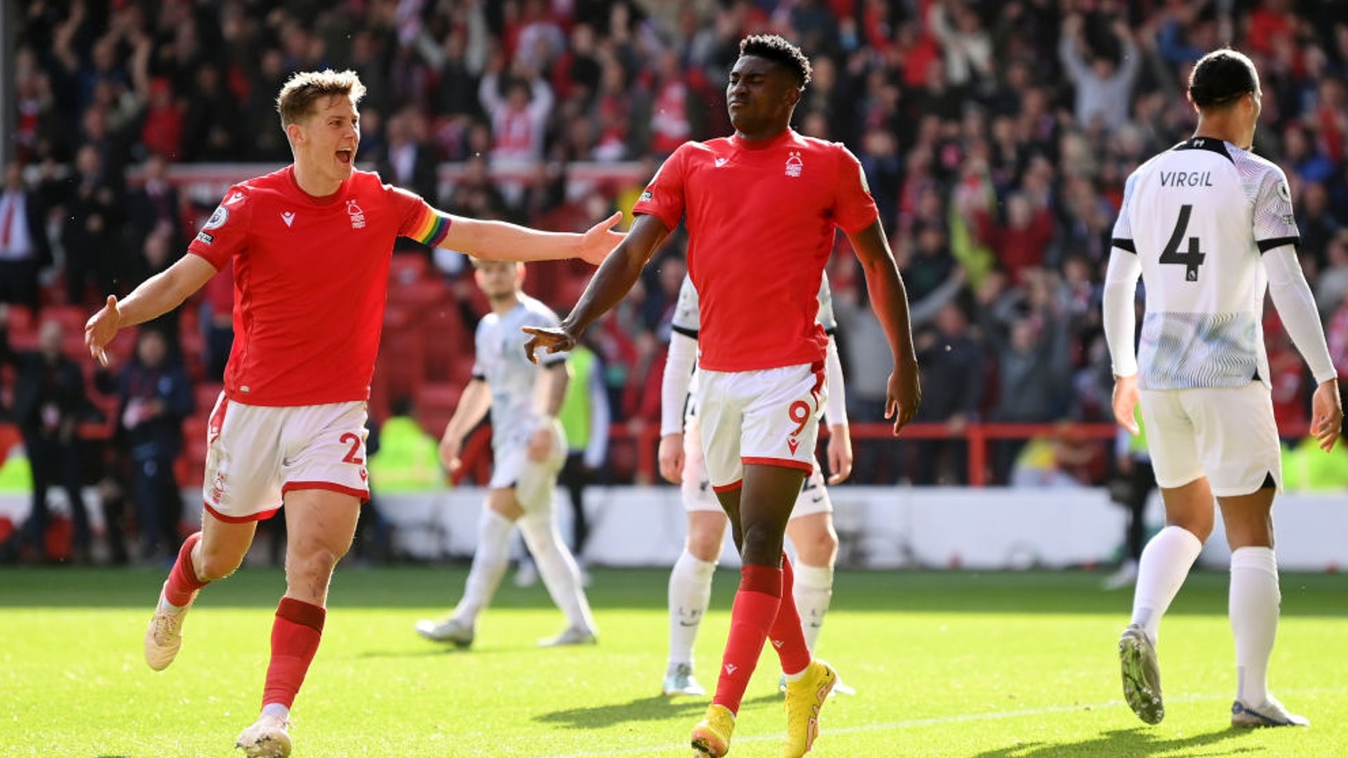 争抢前场篮 争抢前场篮